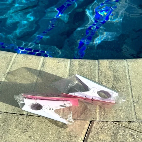 Lilly Pulitzer Towel Clips Chair Clips Pool Beach Cruise NWT 🆕 2x Set - Picture 4 of 5